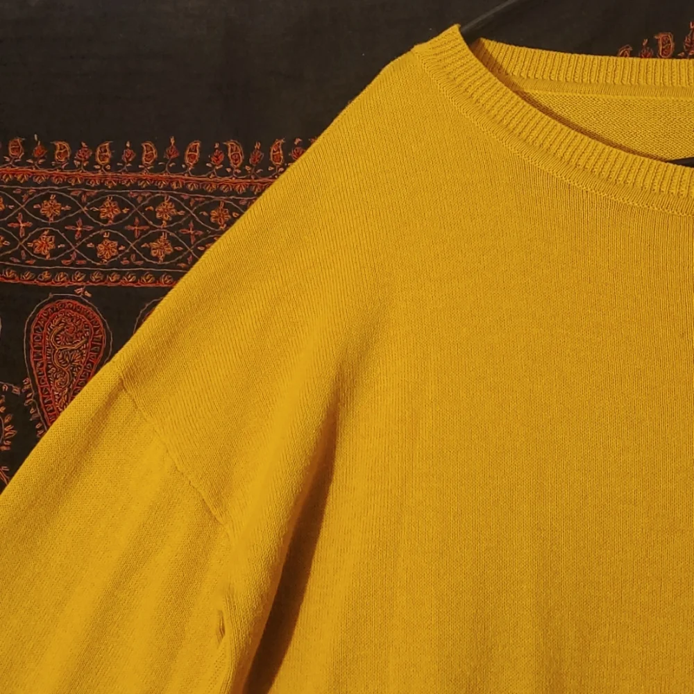 NWOT 💛 Tahari Sweater - Picture 6 of 10